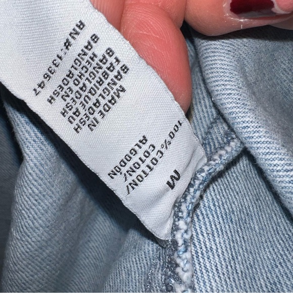 Celebrity Pink Shacket Light Wash Denim Button Front Size Medium - Picture 12 of 13